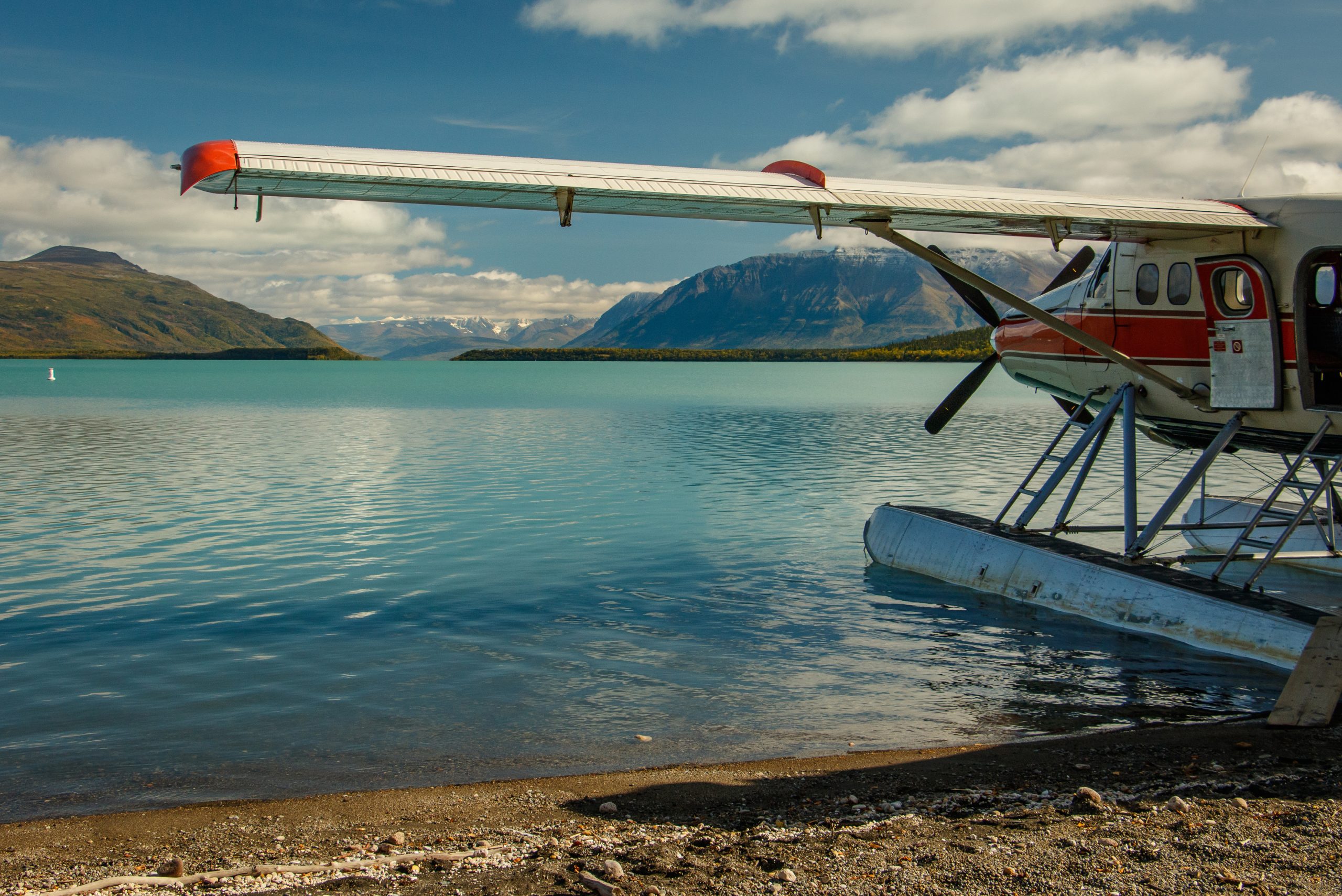 Floatplane on a blue lake — seaplane financing by FLYING Finance